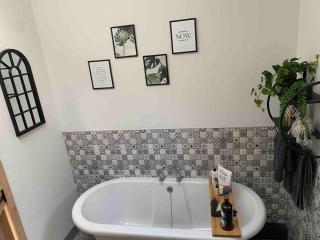 Lodge with log burner Contractors business private parking free Wi-Fi near M4 - 3