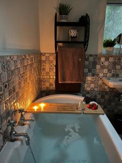 Lodge with log burner Contractors business private parking free Wi-Fi near M4 - 5