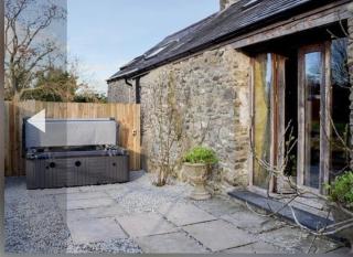 Glovers cottage private hot tub and super king - Llanrhystyd - 6