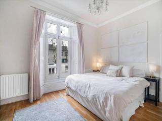 Chic & Cosy Flat with Terrace, 5-Min Walk to Pimlico Tube, Pet-Friendly - Londra - 1