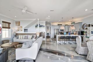 Blue Heaven on the Beach Gulf Front Sleeps 20 6 Br Heated Private Pool - 4