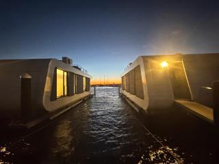 Floating Home Nr 1 - 0