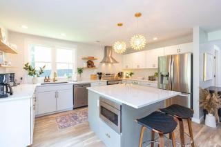 Chic Creekside Bungalow at The Dogwood - Maggie Valley - 8