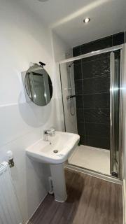 Hawksbill Room 1 in a 3 bed house - 6