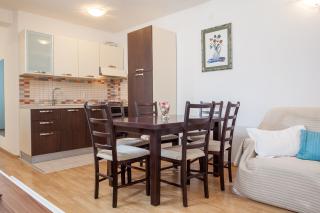 Apartments Leut 80m from the Sea - Podgora - 8
