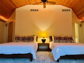 Boardman Monarch! River! Hot Tub! Fireplace! - 8