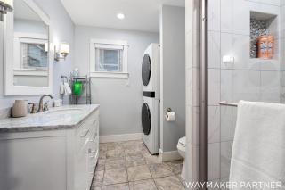 Gorgeous Cottage Steps from Beach, Hot Tub, Arcade, Coffee Bars - South Haven - 5