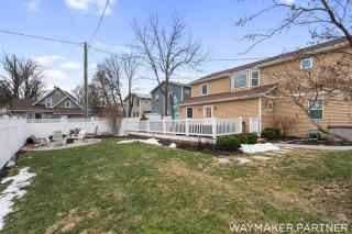 Gorgeous Cottage Steps from Beach, Hot Tub, Arcade, Coffee Bars - South Haven - 2