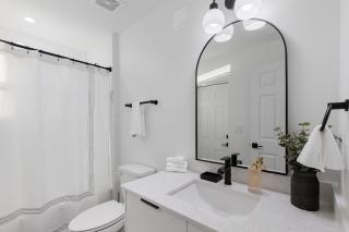 Chic Newly Built Vacation Escape with Canal view - Cape Coral - 7