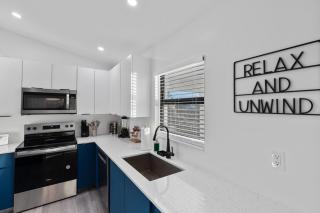 Chic Newly Built Vacation Escape with Canal view - Cape Coral - 5