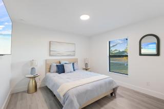 Chic Newly Built Vacation Escape with Canal view - Cape Coral - 1