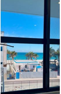 Beach Getaway - Hollywood - 6