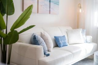 NEW Holiday Cottage 3BR Retreat - 1 Mile to Historic Downtown Nights of Lights, Short Drive to Beach, Waffle Bar and Patio - 1