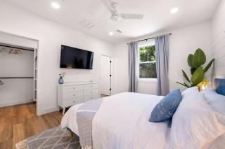 Casita Augustina - Modern Coastal Cottage with Patio, Waffle and Coffee Bar, Near Historic Downtown & Short Drive to Beach - 1