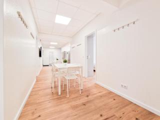 RAJ Living - City Center Apartments with 5 Rooms - 10 Min Messe DUS - Düsseldorf - 5