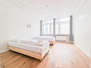 RAJ Living - City Center Apartments with 5 Rooms - 10 Min Messe DUS - Düsseldorf - 1