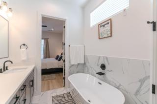 Luxury Charming 3BR 3Bath Free Wi-FI 8 Guests, Gated Home, Houston Downtown - Houston - 3