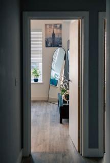 Urban View Apartment - Sleeps 6 - Newport - 5