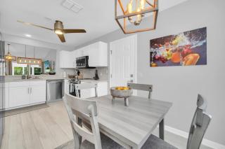 Waterfront 3Bed in The Villages - 8