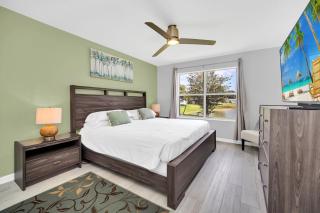 Waterfront 3Bed in The Villages - 3