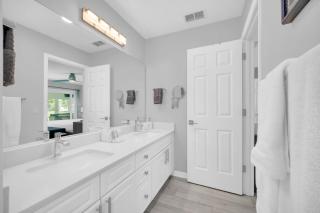 Waterfront 3Bed in The Villages - 2