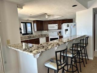 Vacation in Comfort and luxury - Luxurious 2 BR Oceanview - Highly Desired Sherwin - 8