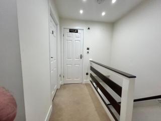 Beaconsfield House, Modern, recently refurbished, self check-in, free parking and near Luton Airport - Luton - 1