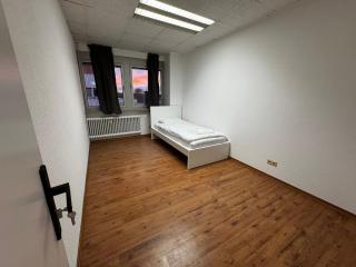 D1 Frankfurt 230m2 - 7 Einzelzimmer mit 2 Parkplätzen - 8