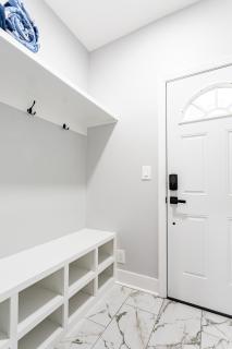Modern Escape 3BR Apt with Parking - 7