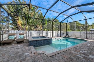 Luxe Home 1mile Vanderbilt Beach, Pool Spa BBQ - Naples - 4