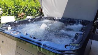 Villa avec piscine privée et jacuzzi privé - Saint-Saturnin-lès-Avignon - 0