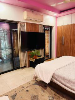 Lotus Room - 8