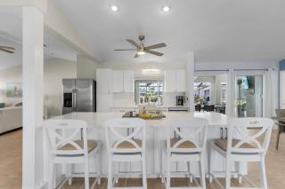 Casa Colada, A Modern 4-Bedroom Cape Coral Retreat - Cape Coral - 3