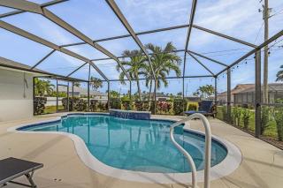 Casa Colada, A Modern 4-Bedroom Cape Coral Retreat - Cape Coral - 0