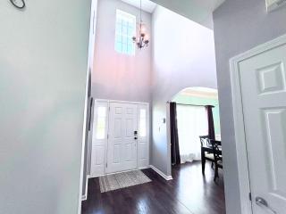 Spacious 4 BDRM Fenced Yard with Garage - 5
