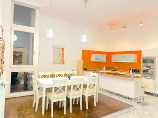 Stunning 150m2 3-bedroom with Balcony - Budapest - 0