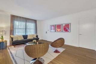 Spacious Mid-Century Art Haven - Savannah - 4