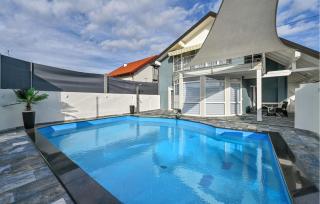 2 Bedroom Amazing Home In Bjelovar - Bjelovar - 1