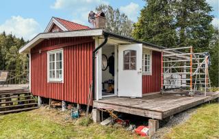 2 Bedroom Cozy Home In Hindås - Hindås - 0