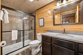 2 turns from Dollywood & Soaky Mountain!, 2 bedroom, 2 bath cabin! - Sevierville - 1