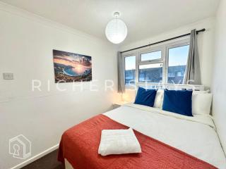 Bright 3-Bedroom House, Driveway and Garden - 9