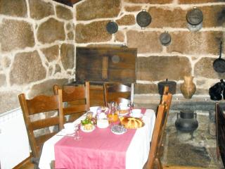 Charming house with fireplace, mountain view, Ponte da Barca - Pedras de Moledo - 5