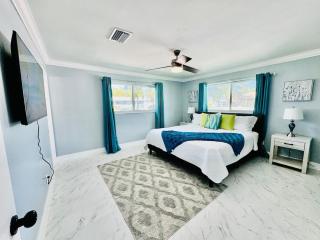 8 Min to Beach, Backyard, Firepit, Pool Table, - Dania Beach - 8