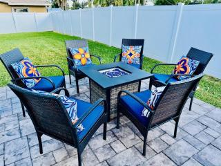 8 Min to Beach, Backyard, Firepit, Pool Table, - Dania Beach - 7