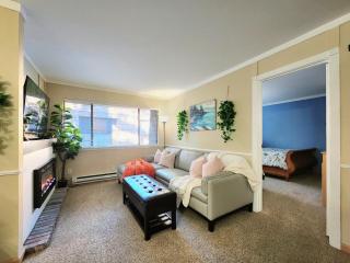 Tahoe Shoreline Retreat - Close to Ski Resorts & HOA Amenities - 6