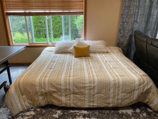 2 King Bed, Kitchenette, Game Area, Living Room, Office Room, Backyard - Bothell - 8