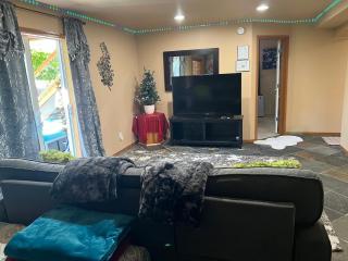2 King Bed, Kitchenette, Game Area, Living Room, Office Room, Backyard - Bothell - 6