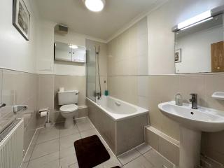 Mia Place in Tower Hill, 2 Double Beds, Max 4 people, FREE parking available upon request, Great Location - Londra - 7
