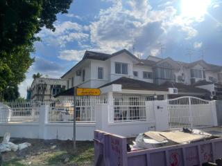 S 75 corner house with pool table - Johor Bahru - 0