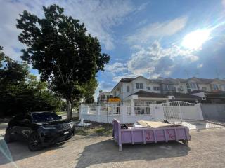 S 75 corner house with pool table - Johor Bahru - 1